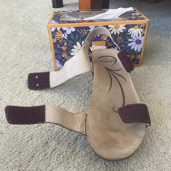 Abeo Una Purple Wedge Comfort Sandals 8 EUC - Picture 7 of 16